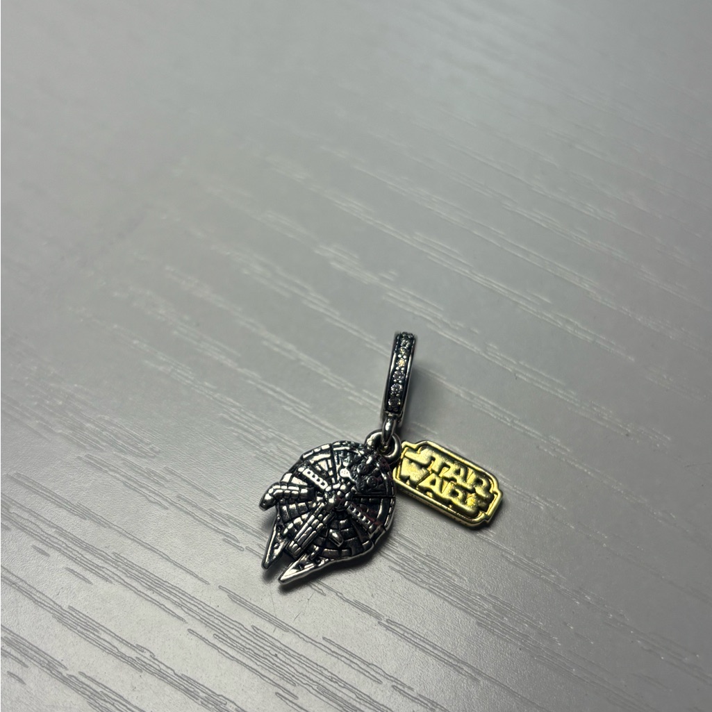 Star Wars Silver Millennium Falcon Charm With Gold Tag 35$